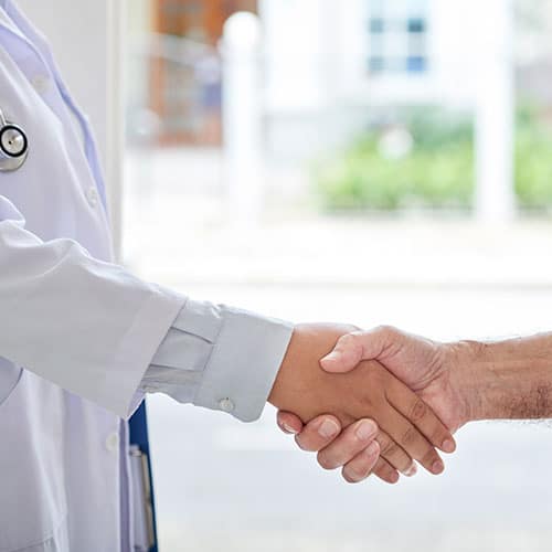 homem no médico