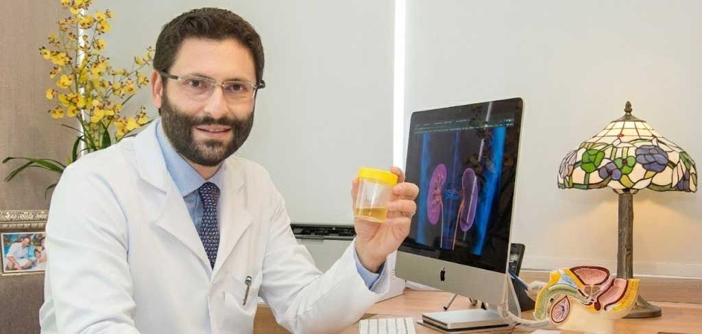 Urologista Julio Bissoli fala sobre dicas para manter a saude urológica no verão